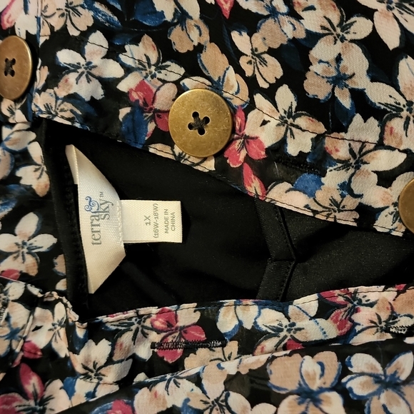 Woman's Plus Floral Terra & Sky Flowy Tunic Blouse w/ Button Detail Sz 1XL - Picture 4 of 5